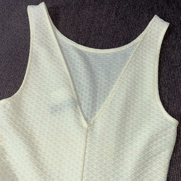 Pastel yellow mini dress with flare v cut back - Picture 5 of 5